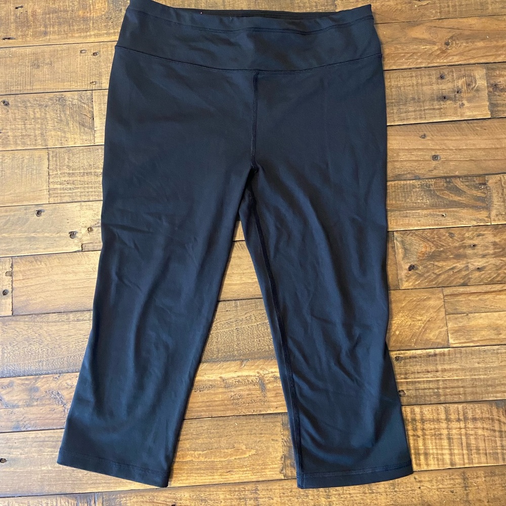 Victoria’s Secret Sport, black VS knockout crop, size medium